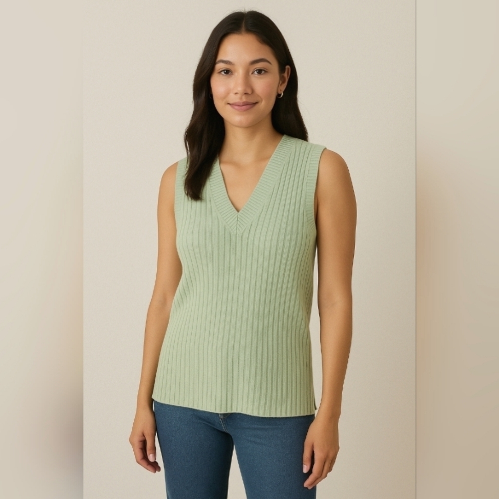 H&M Ribbed V neck Sweater Vest Light Green Chic Size Small